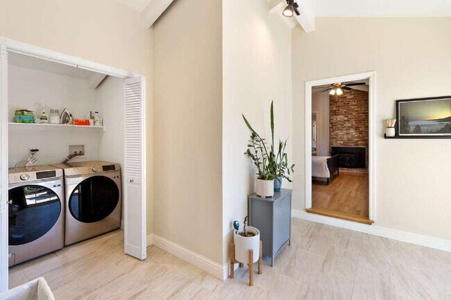 Building Photo - 4311 Cabrillo Way