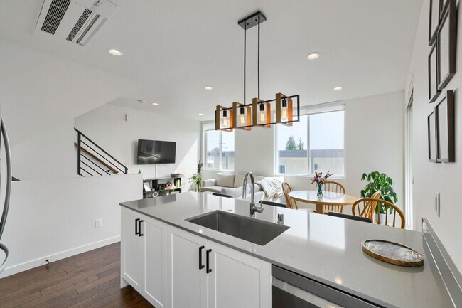 Building Photo - 760 N 72nd St