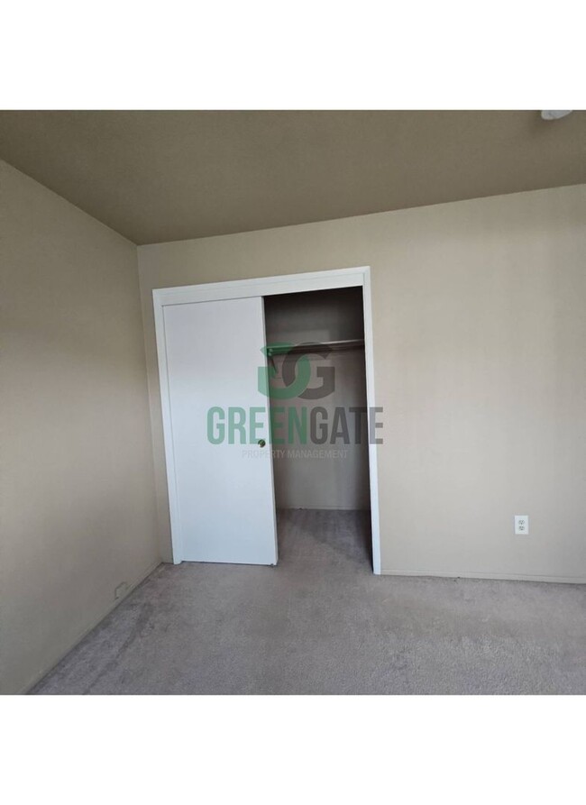 Building Photo - 3 Bedroom 2 Bath Modesto home available!!