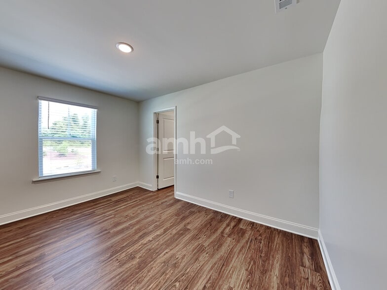 Building Photo - 3205 Brierhill Rd