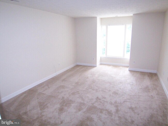 Building Photo - 905 Woodbridge Ct