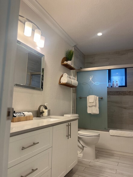 Building Photo - 1015 NE 89th St