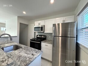 Building Photo - Renovated 1 Bed + Den Townhome in South Plaza