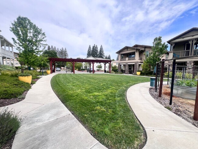 Building Photo - STUNNING 4BD/2.5BA TOWNHOUSE IN WALNUT CREEK!!!