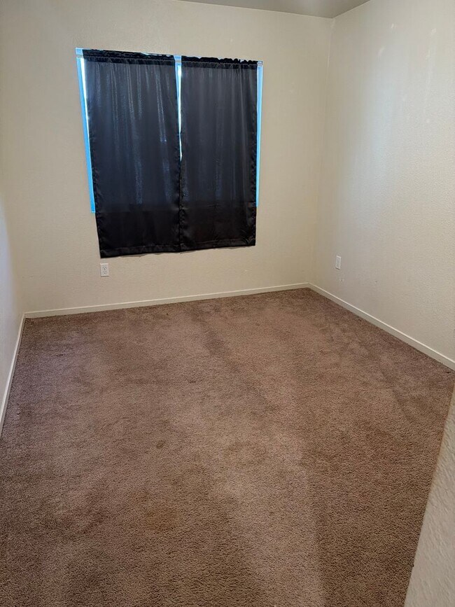 Building Photo - BEAUTIFUL SINGLE STORY HOME ON CORNER LOT