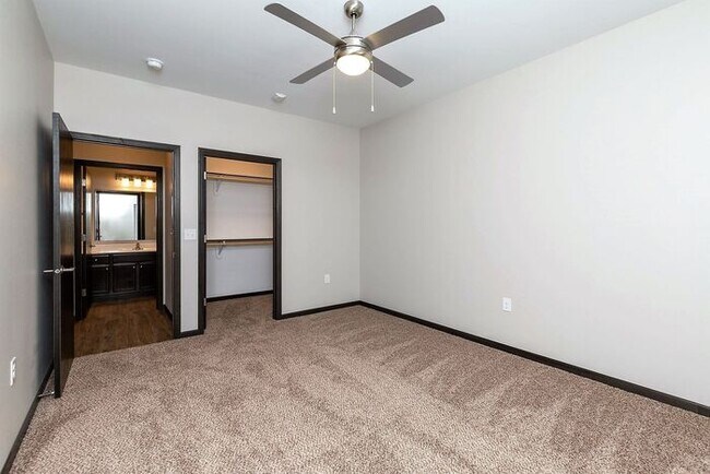 Building Photo - $1,210| 1 Bedroom, 1 Bathroom Condo | No P...