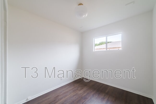 Building Photo - 1734 Serrano St