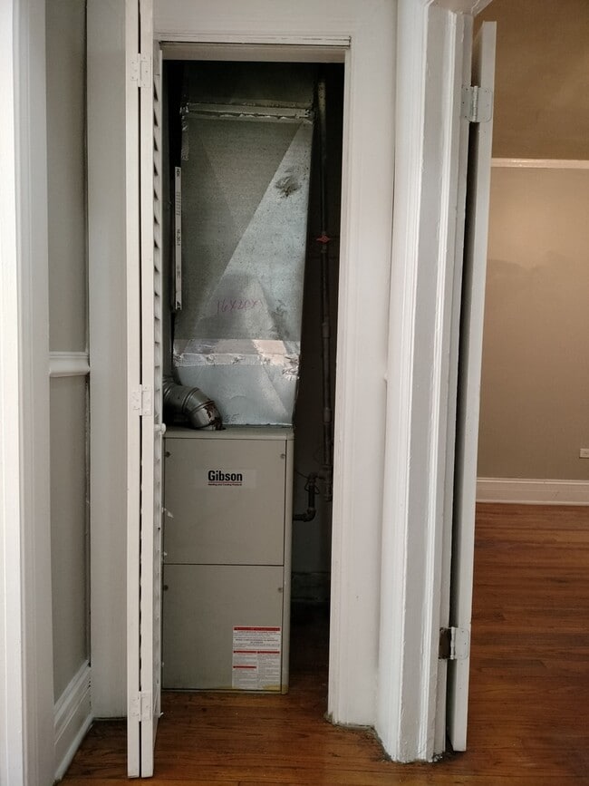 Building Photo - 7729 S Essex Ave