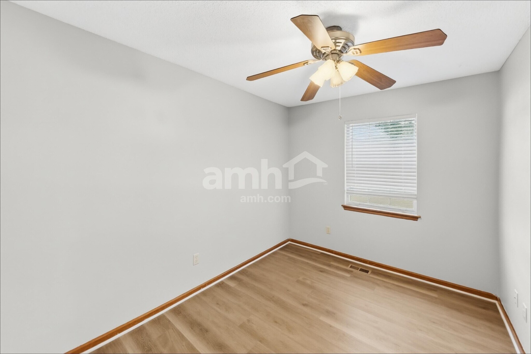Building Photo - 409 SE Onyx Cir