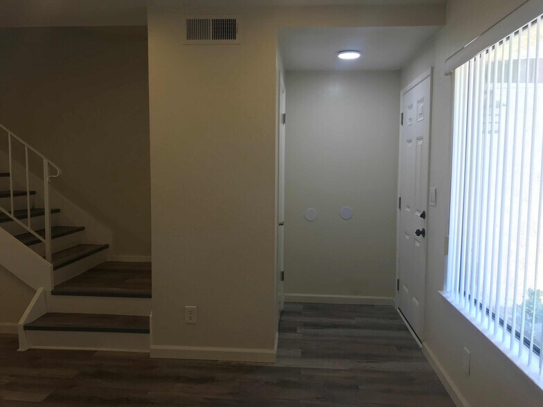 Building Photo - 28035 Ridgebluff Ct