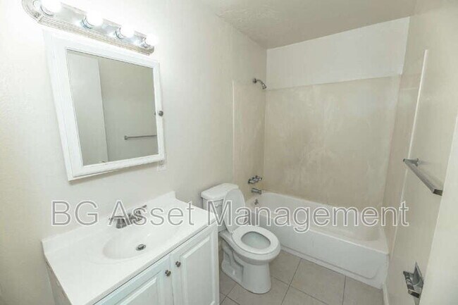 Building Photo - 433 San Marco St