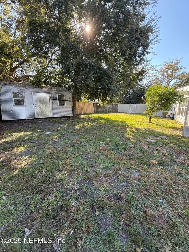 Building Photo - 10914 Indies Dr N