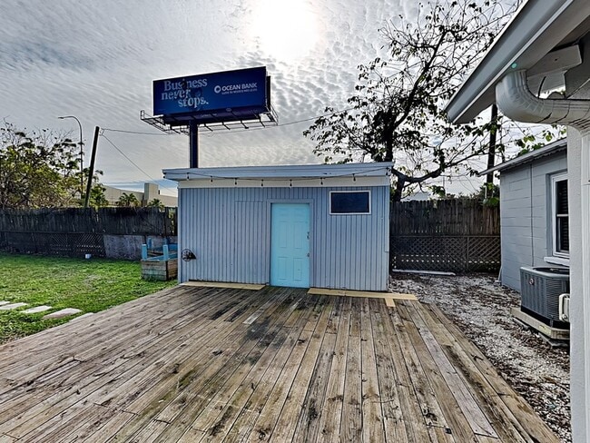 Building Photo - 1518 Pinewood Dr