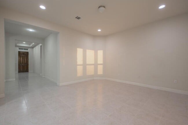 Building Photo - 14928 Iveans Way