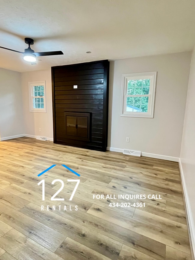 Building Photo - Beautifully Renovated 3 Bedroom Home in Pr...