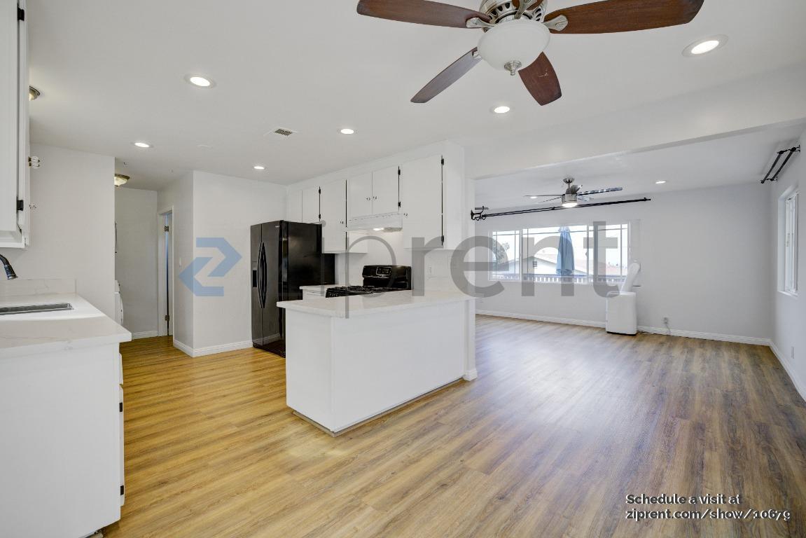 Building Photo - Unit