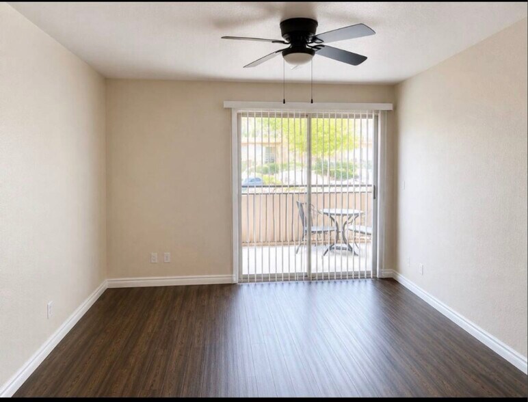 Building Photo - 5260 River Glen Dr