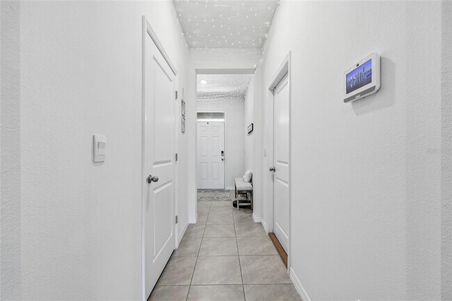 Building Photo - 32992 Major Oak Dr