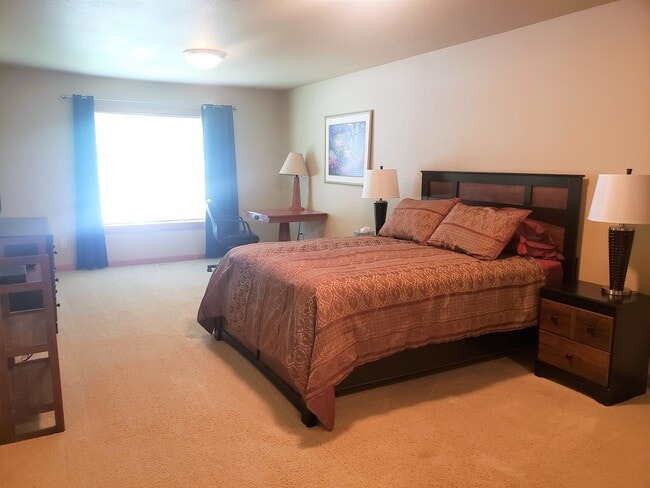 Building Photo - Fully Furnished 2 Bedroom Condo - All utilities, cable and internet provided!