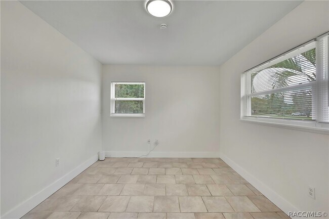 Building Photo - 1019 E Turner Camp Rd