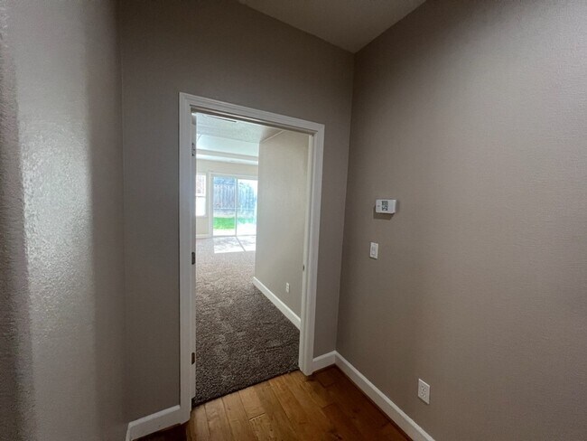 Building Photo - 4 bedroom home with 3 car garage in Patterson!
