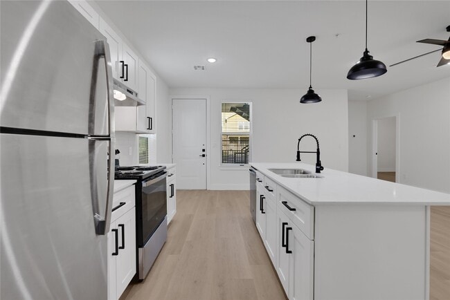 Building Photo - 2619 Delafield St