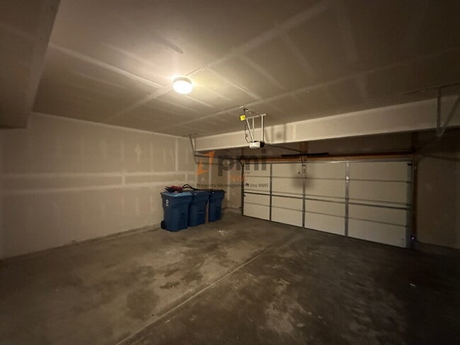 Building Photo - 1864 Westridge Dr