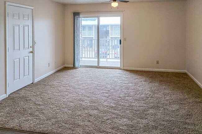 Building Photo - CAMBRIDGE POINTE