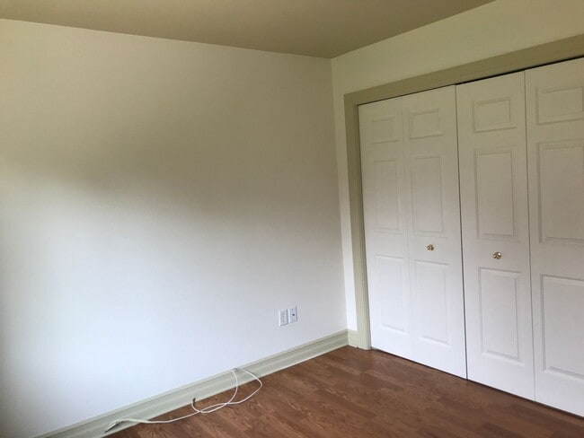 Building Photo - 132 Meadow Dr