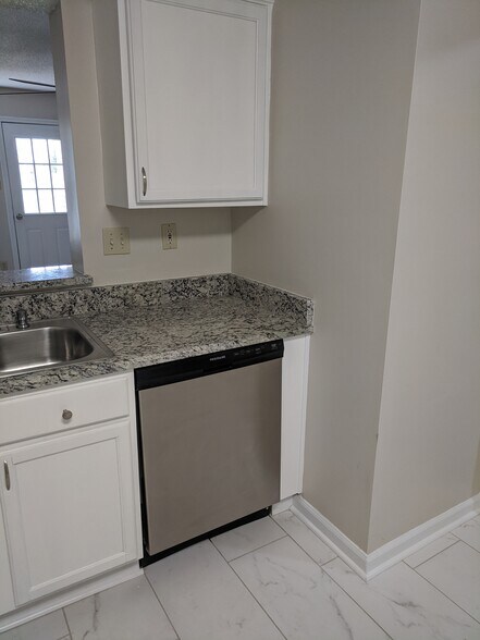 Building Photo - 7746 Shadowland Dr