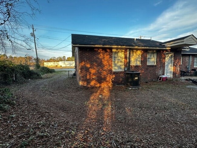 Building Photo - Duplex