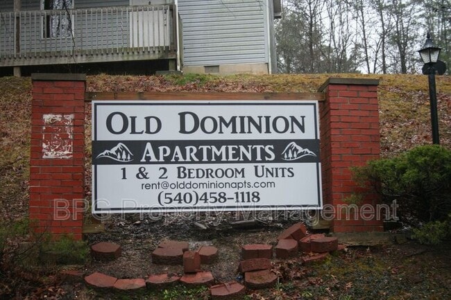 Building Photo - 123 Circle Dr