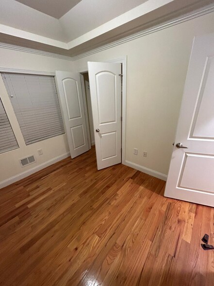 Building Photo - 55 Hazelwood Ave