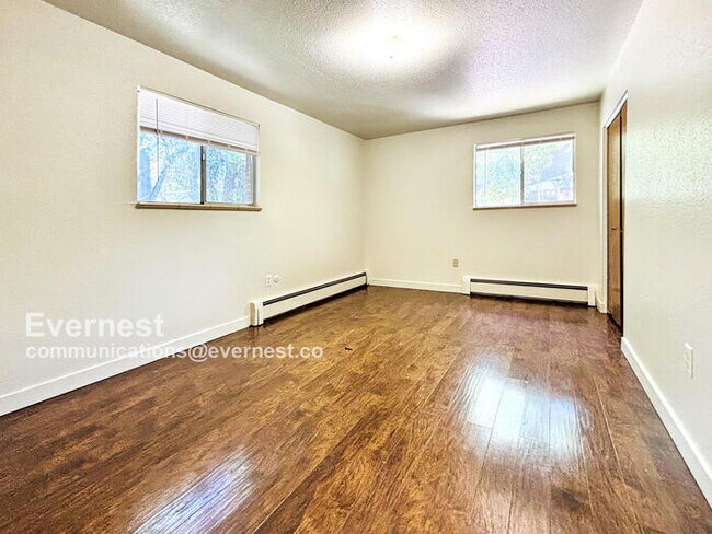 Building Photo - 1305 Burton Ct