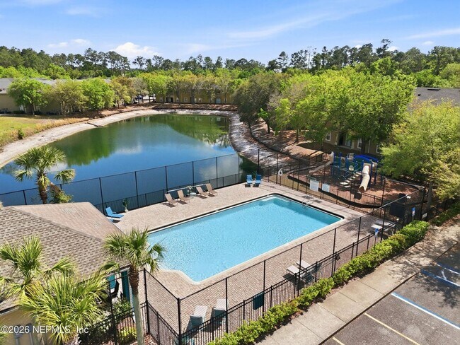 Building Photo - Ground Floor 2 bedroom 2 bathroom Condo in Gated Community with Amenities