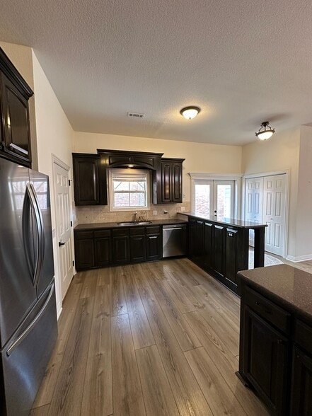 Building Photo - 571 N Rupple Rd