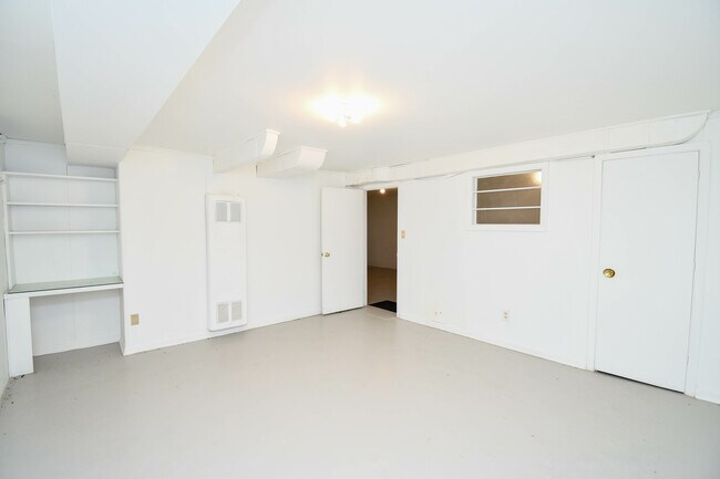 Building Photo - 2012 W 22nd St