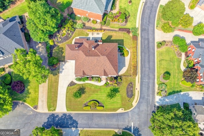 Building Photo - 8910 Pinehurst Cove