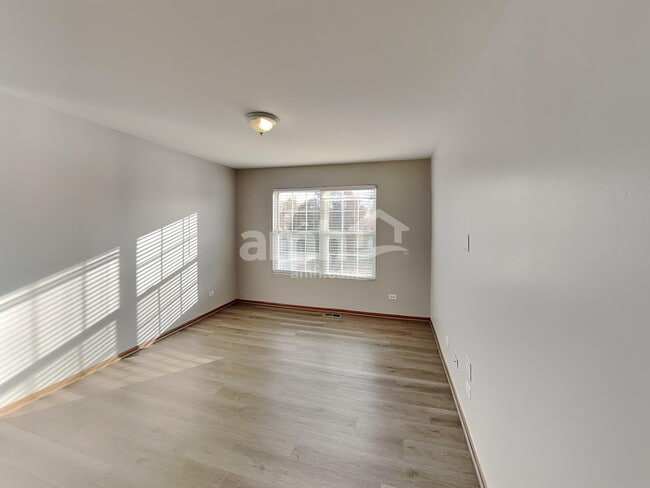 Building Photo - 3803 Saratoga Dr