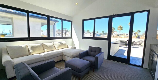 Building Photo - 237 1st St