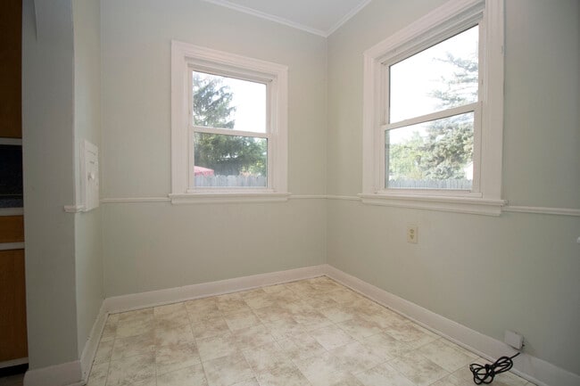 Building Photo - 3633 Elmhurst Rd