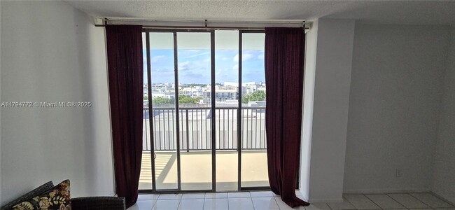 Building Photo - 1800 Collins Ave