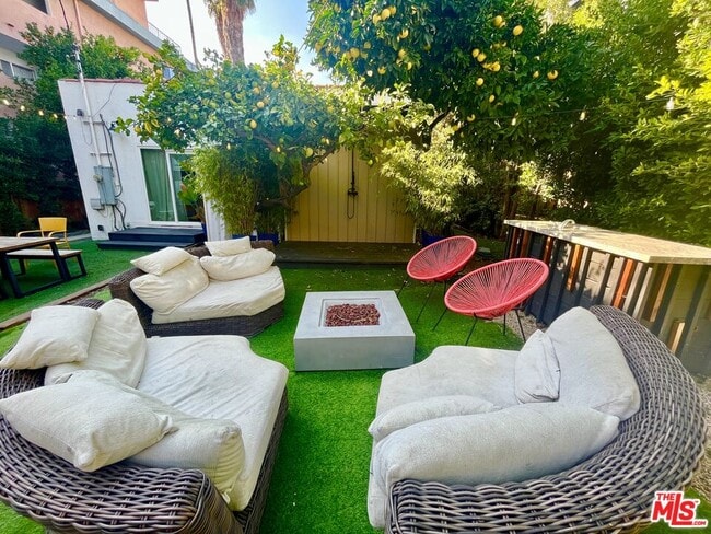 Building Photo - 1006 N Crescent Heights Blvd