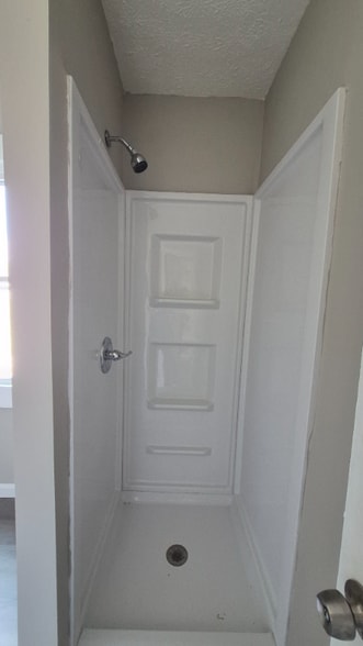 Building Photo - 912 Riverview Terrace