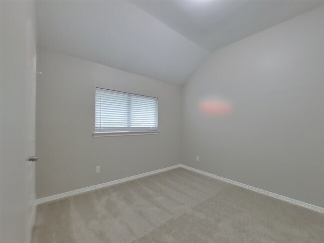Building Photo - 8026 N Tarrytown Crossing Dr