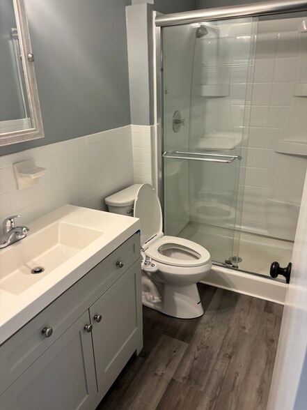 Master Bathroom - 825 Dumont Pl