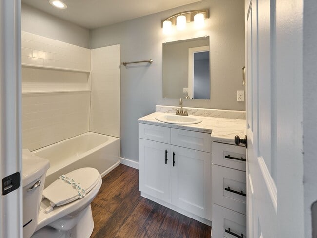 Building Photo - 11th - VPM415E-5