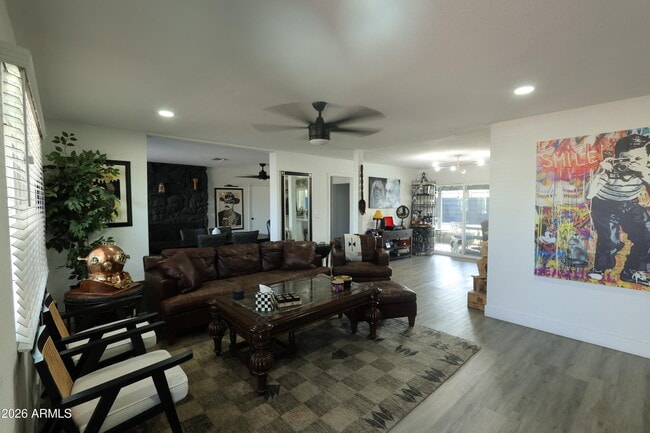 Building Photo - 1011 W Elna Rae St