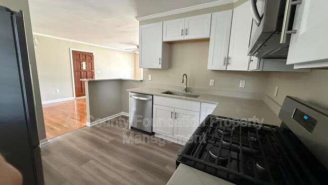 Building Photo - 2720 Martha Dr