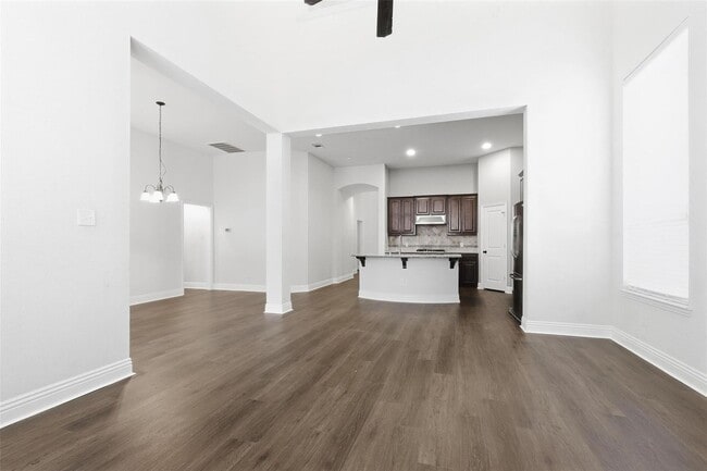 Building Photo - Spacious 5-Bedroom Living in the Heart of Willow Ridge Estates $500 OFF First Month’s Rent – Move...